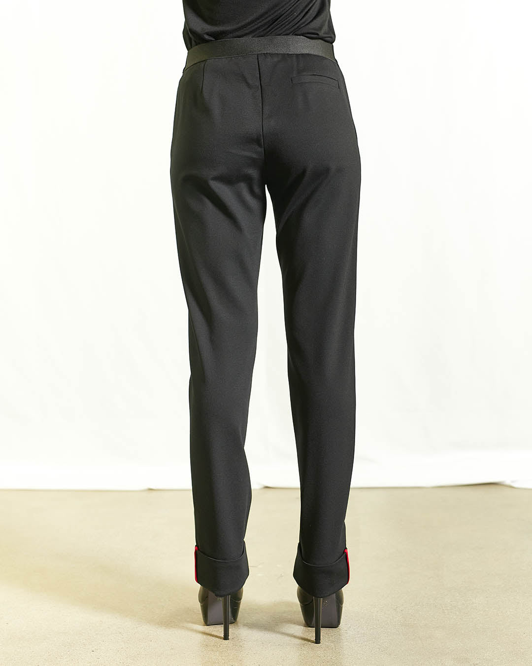 PANTALONE CLASSICO TINTA UNITA NERO CON RISVOLTO