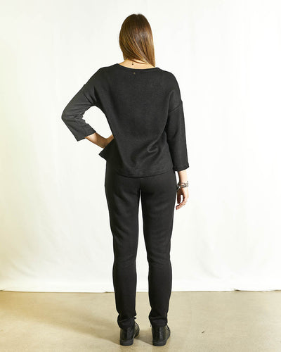 MAGLIA NERA CON CUORE FUCSIA