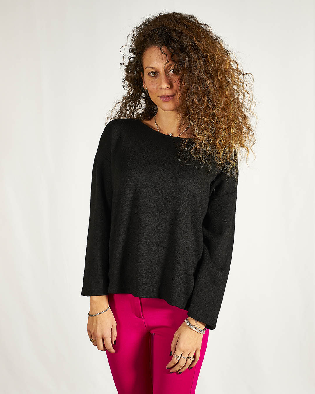 MAGLIA CON BOTTONI NERA