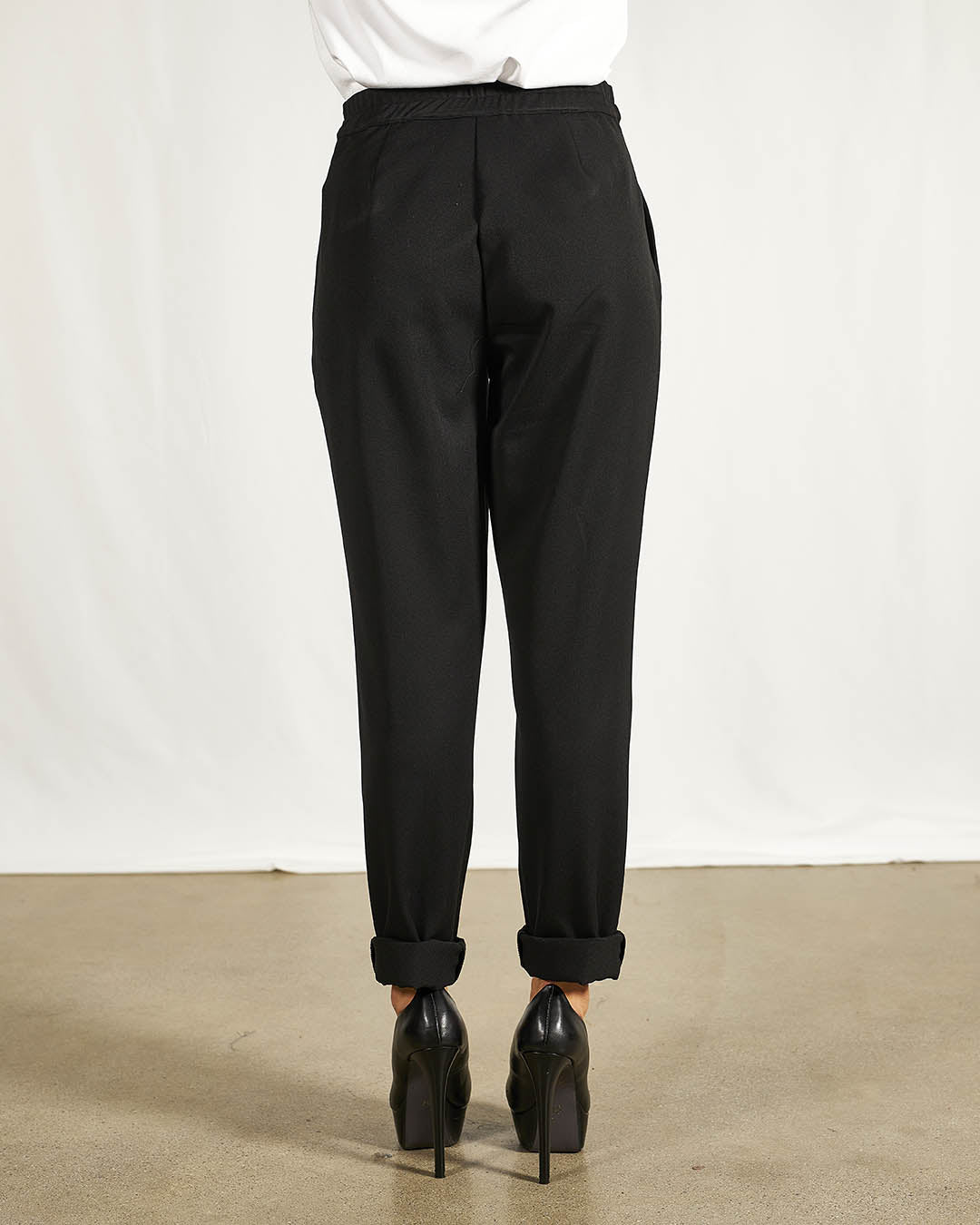 PANTALONE CON PENCES NERO