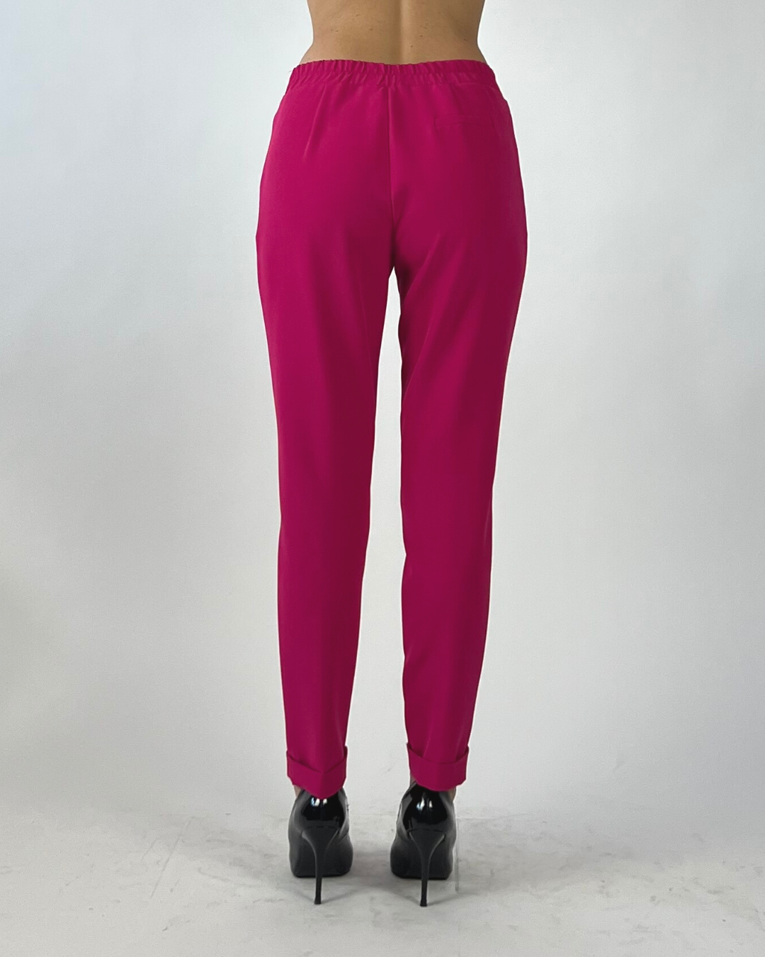 PANTALONE CON PENCES E RISVOLTO FUCSIA
