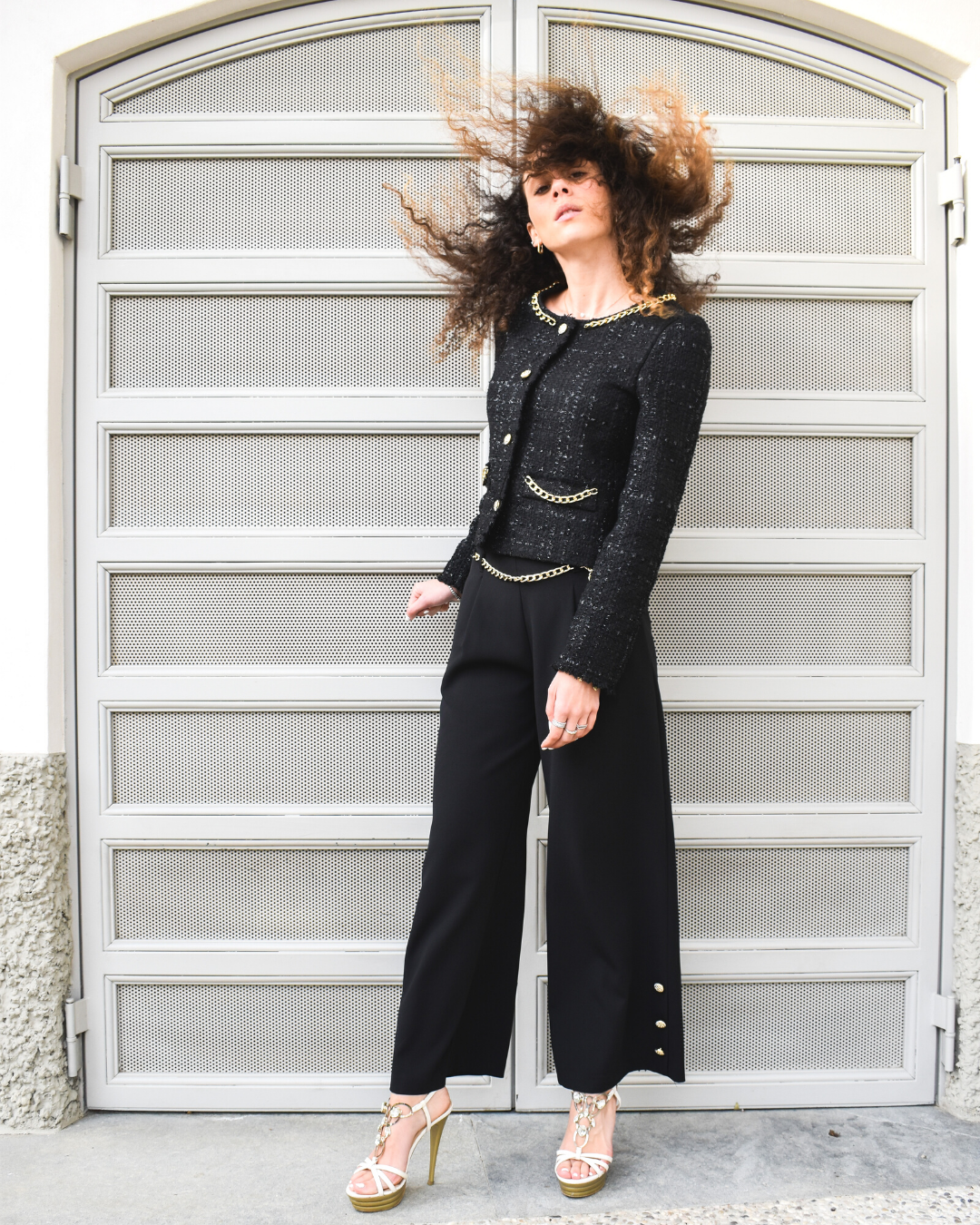 GIACCA BOUCLE CORTA CON CATENA NERO
