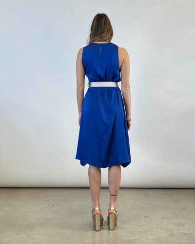 ABITO IN RASO CON CINTURA BLU