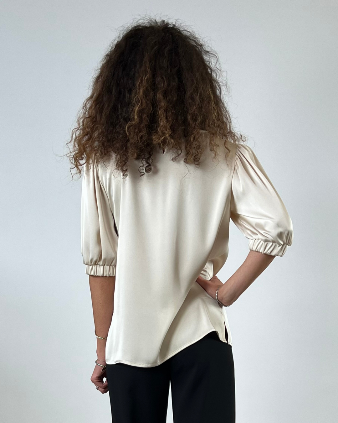 BLUSA CON MANICA A SBUFFO BEIGE