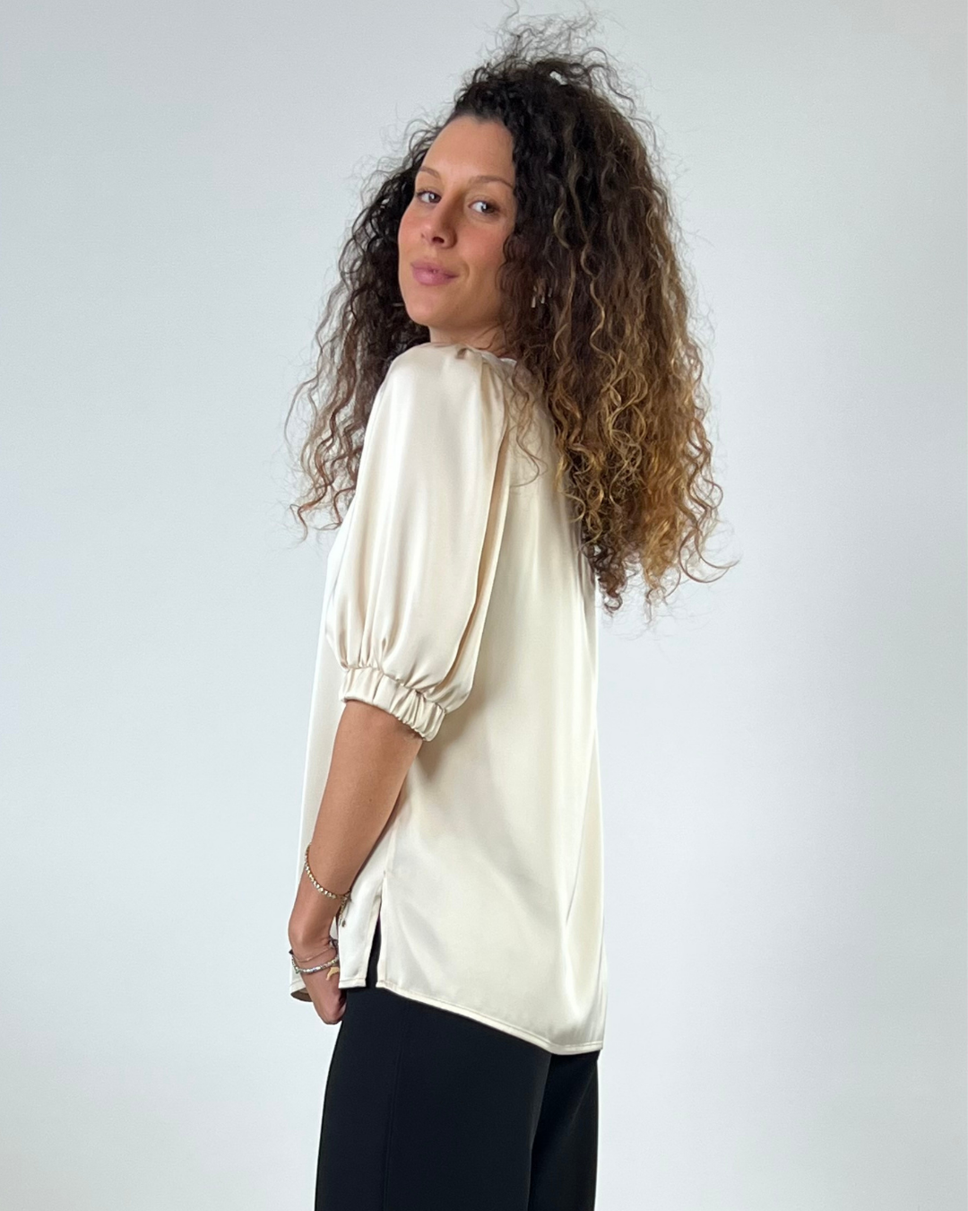 BLUSA CON MANICA A SBUFFO BEIGE