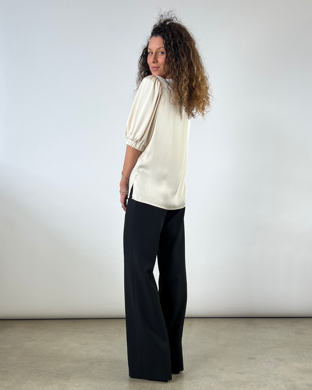 BLUSA CON MANICA A SBUFFO BEIGE
