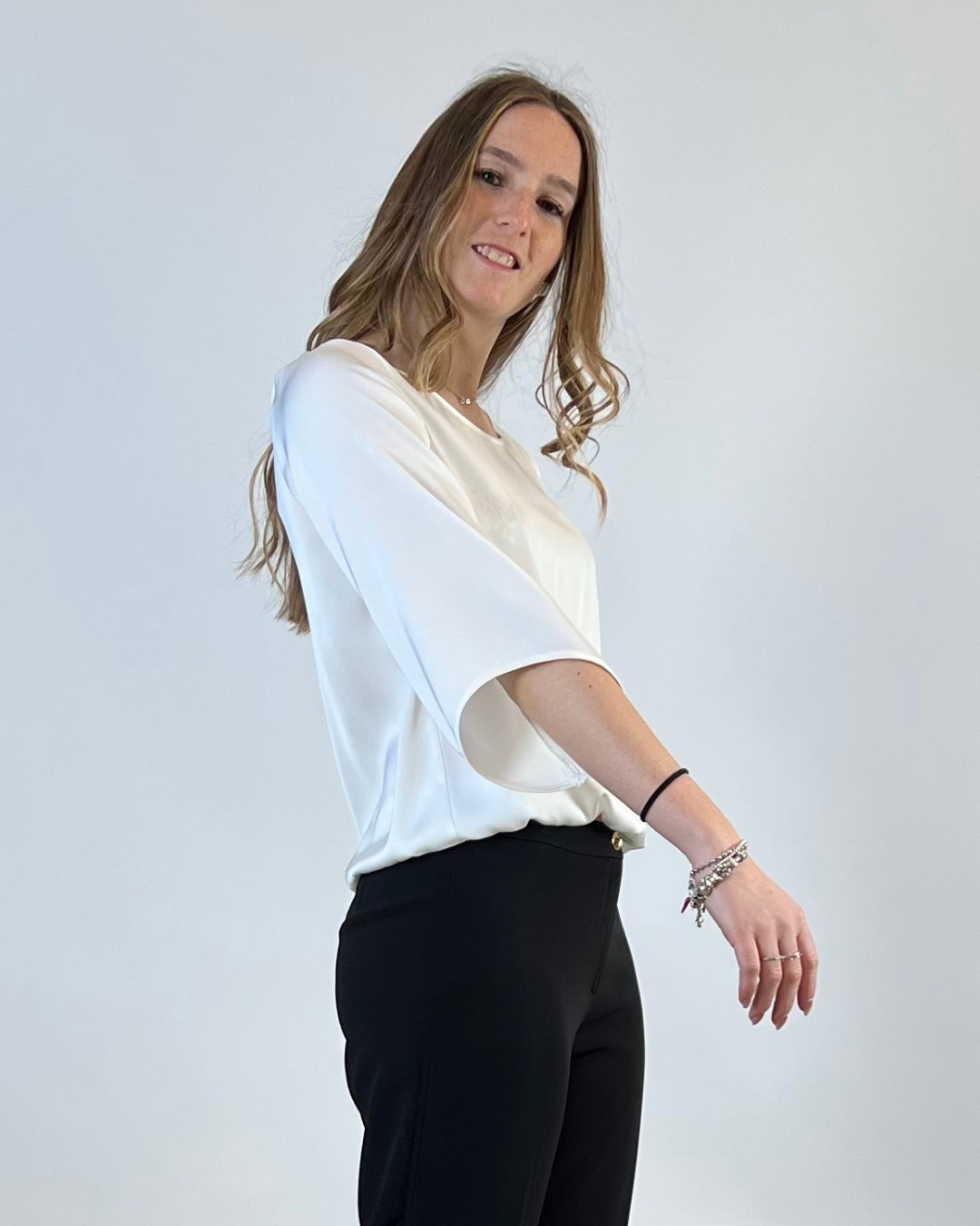BLUSA CON MANICA A CAMPANA BIANCA