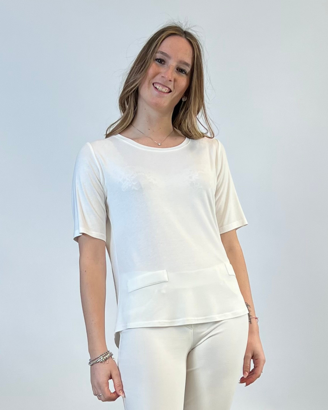 T-SHIRT CON TASCHINE TINTA UNITA BIANCA