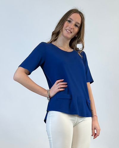 T-SHIRT CON TASCHINE TINTA UNITA BLU CHIARO