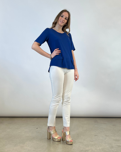 T-SHIRT CON TASCHINE TINTA UNITA BLU CHIARO