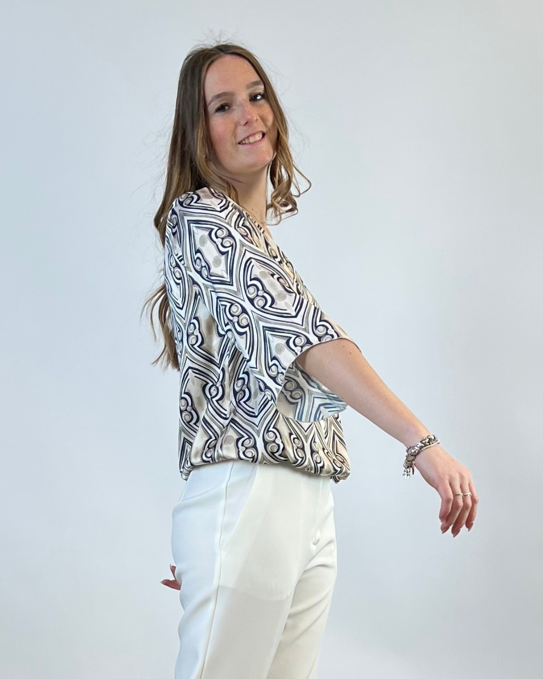 BLUSA CON MANICA A CAMPANA FANTASIA BEIGE