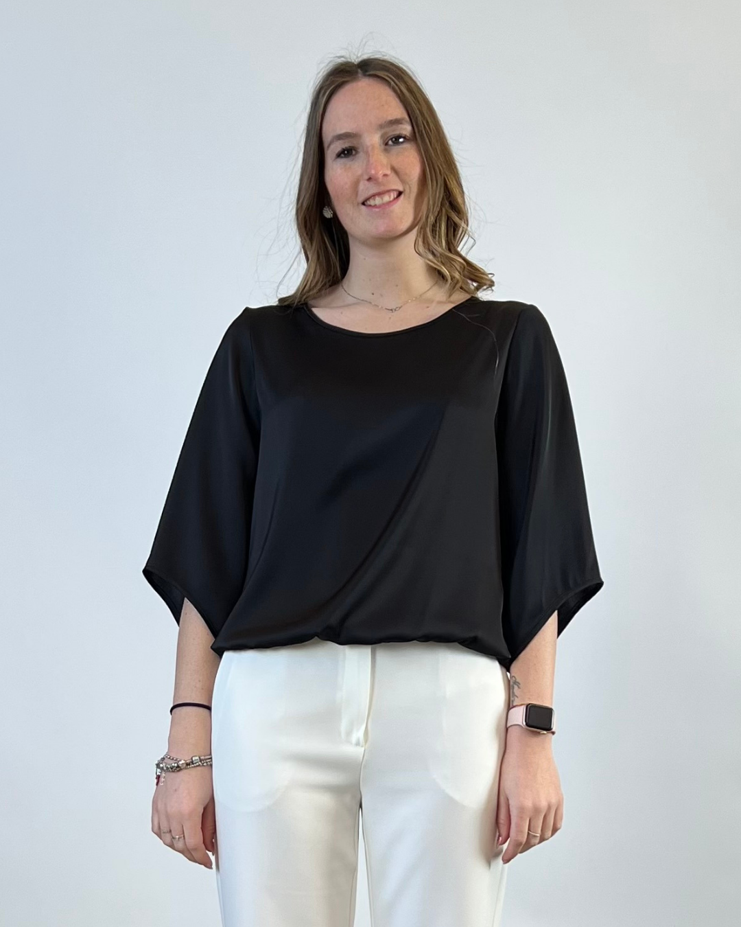 BLUSA CON MANICA A CAMPANA NERA