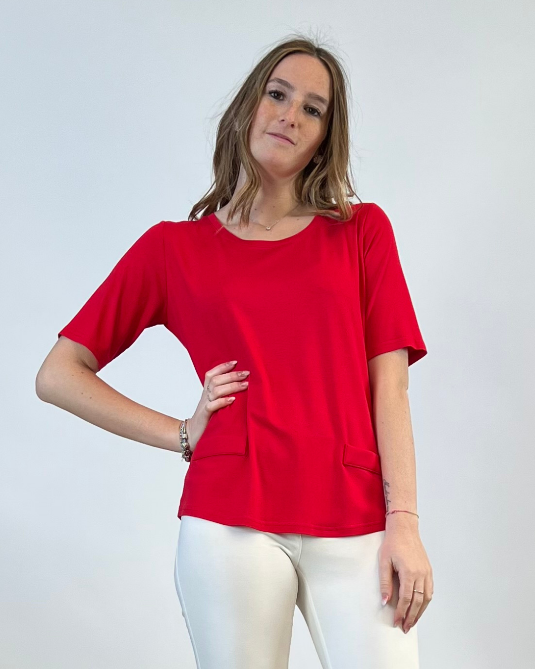 T-SHIRT CON TASCHINE TINTA UNITA ROSSA