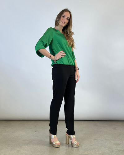 BLUSA CON MANICA A CAMPANA VERDE