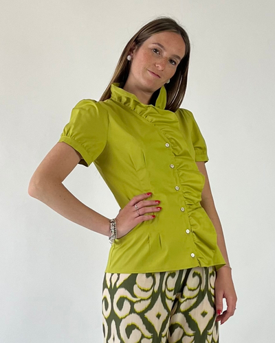 CAMICIA CON JABOT IN TINTA UNITA VERDE