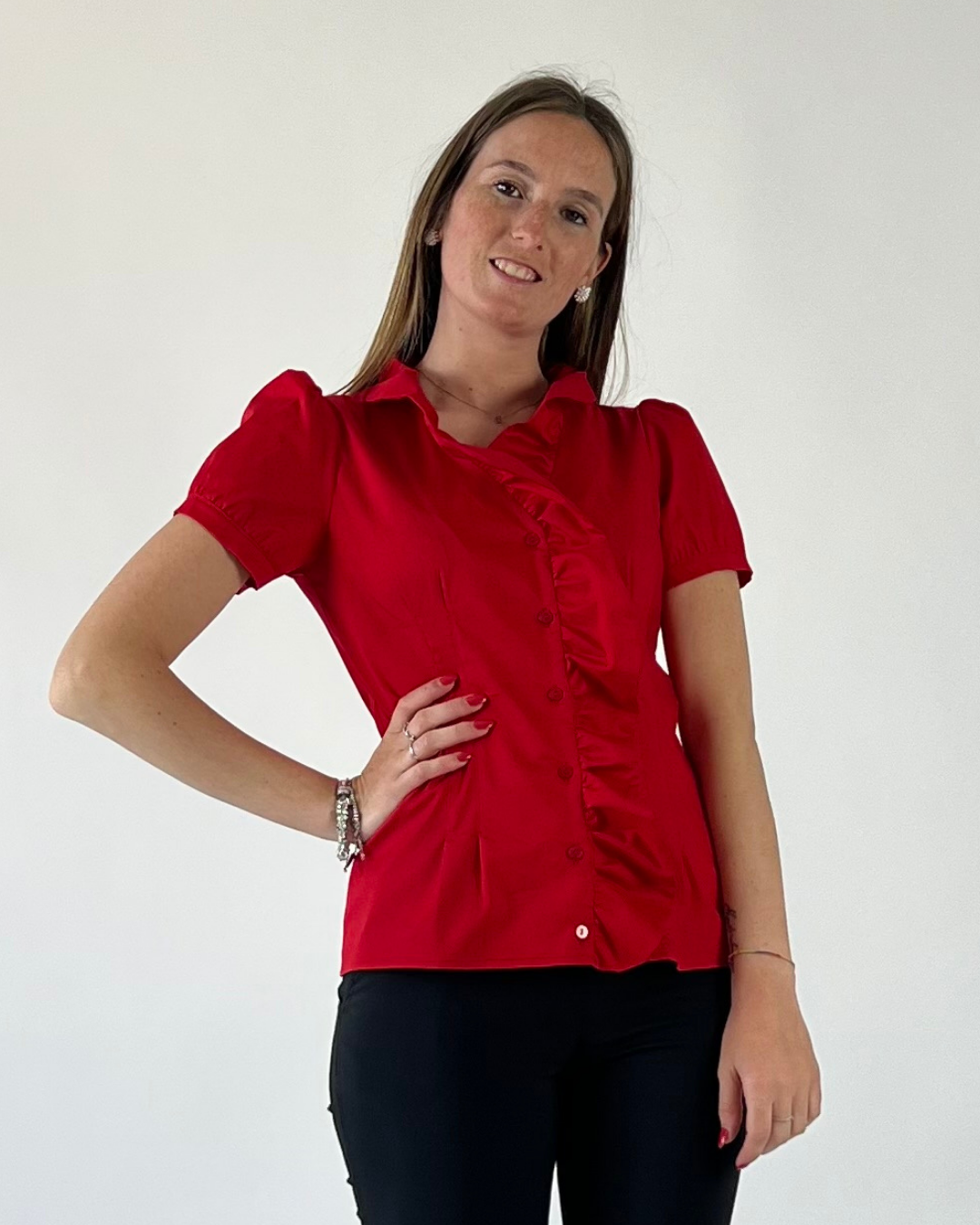 CAMICIA CON JABOT IN TINTA UNITA ROSSA