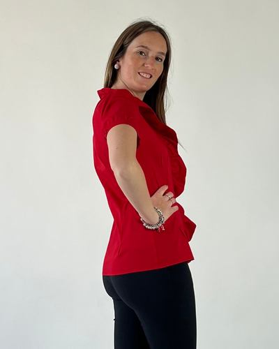 CAMICIA CON JABOT IN TINTA UNITA ROSSA