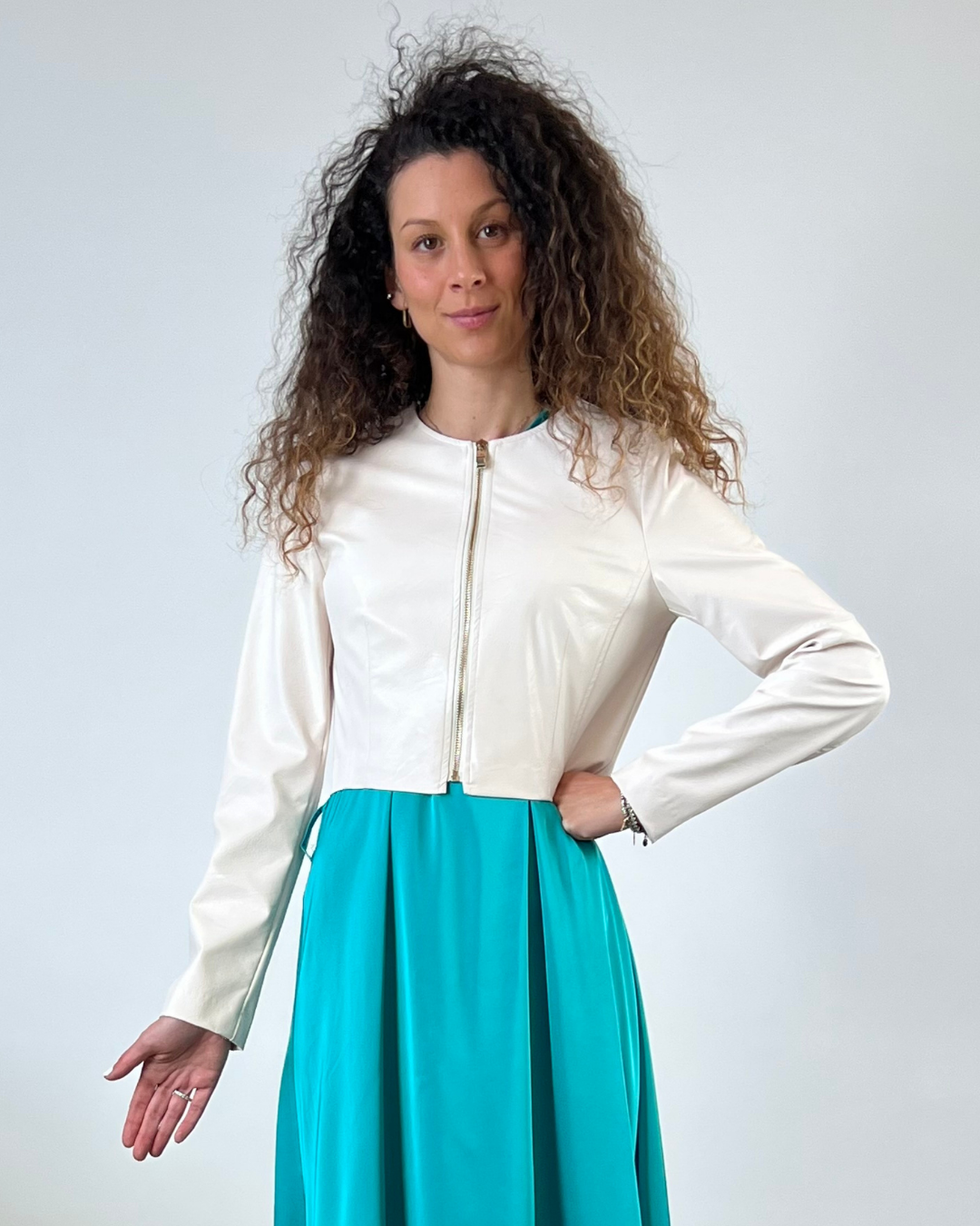 GIACCA CORTA IN ECOPELLE  CON ZIP BIANCA
