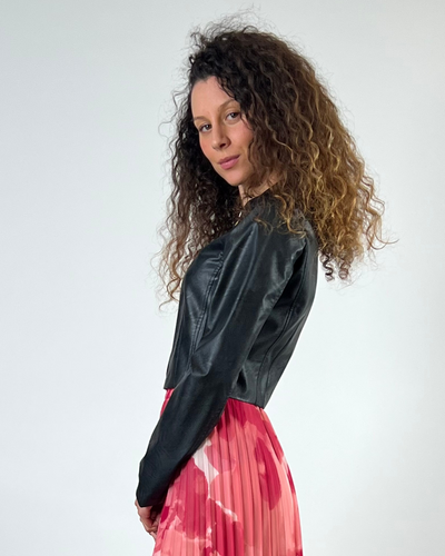 GIACCA CORTA IN ECOPELLE  CON ZIP NERA