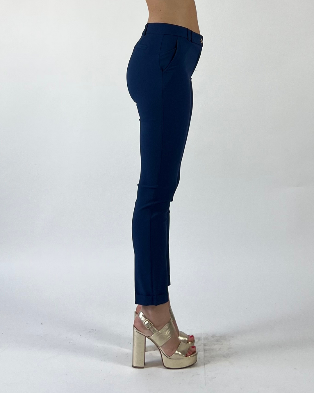 PANTALONE SKINNY TINTA UNITA CON RISVOLTO BLU