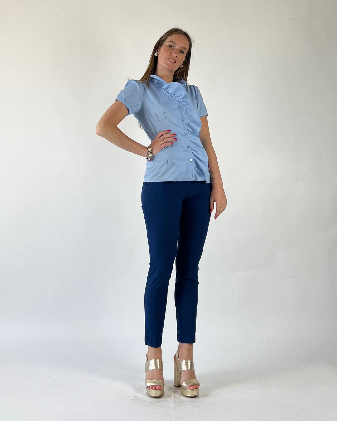 PANTALONE SKINNY TINTA UNITA CON RISVOLTO BLU