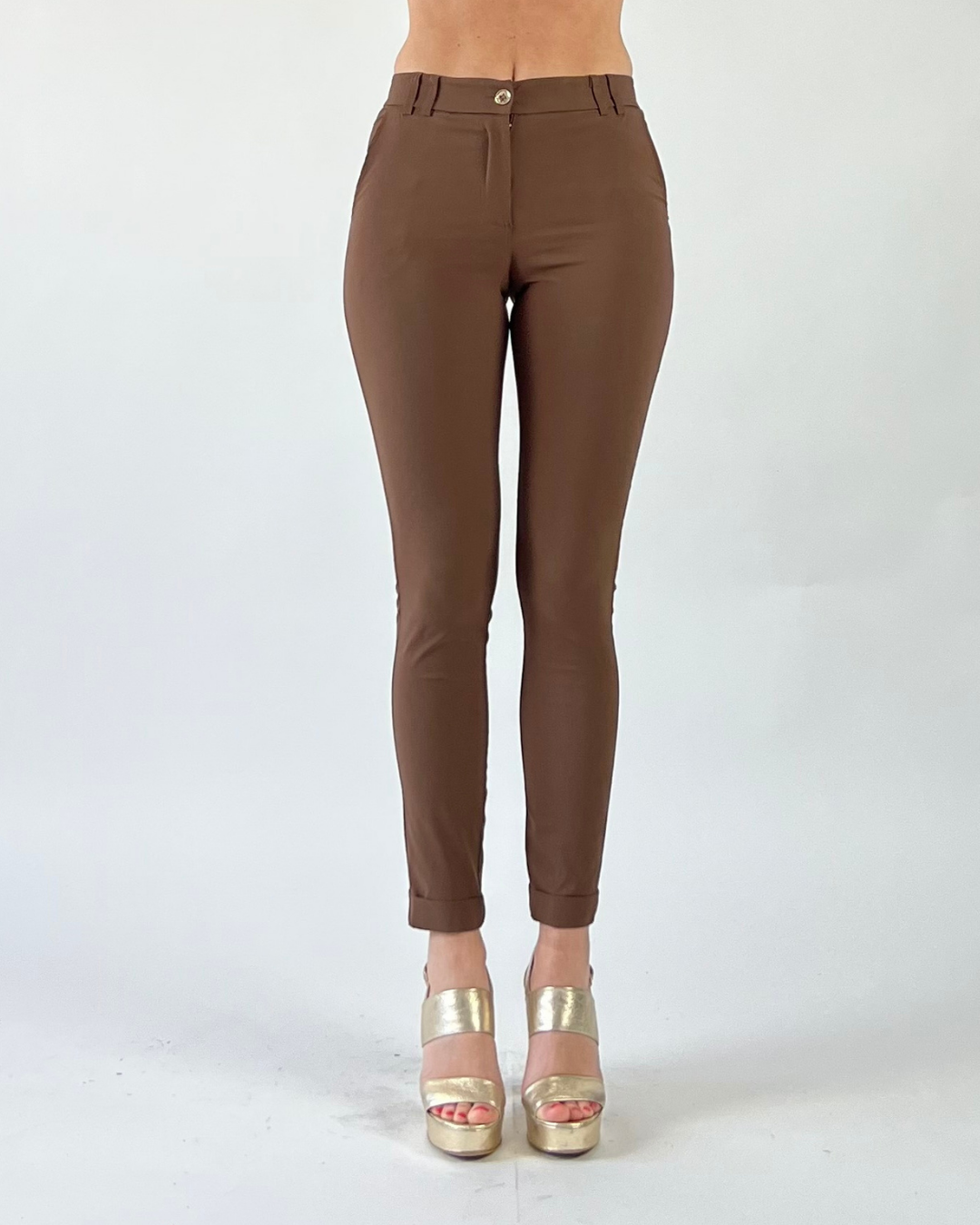 PANTALONE SKINNY TINTA UNITA CON RISVOLTO MARRONE