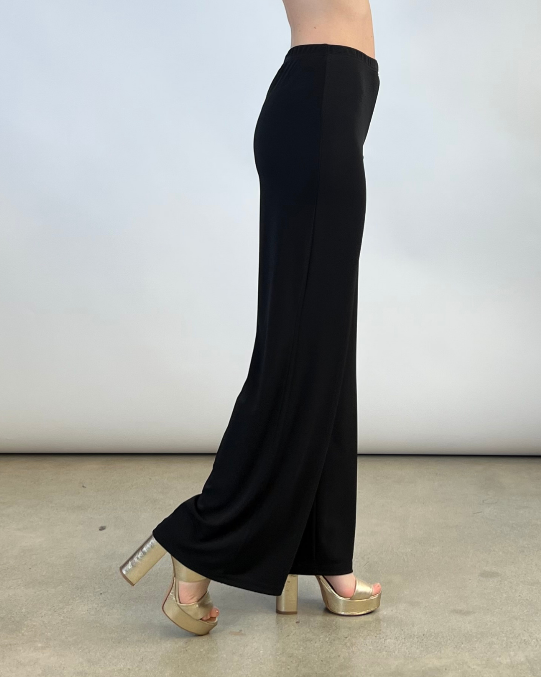 PANTALONE CON ELASTICO IN VITA NERO