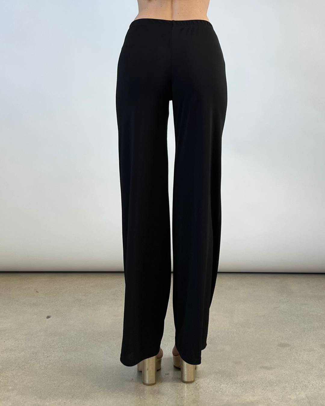 PANTALONE CON ELASTICO IN VITA NERO