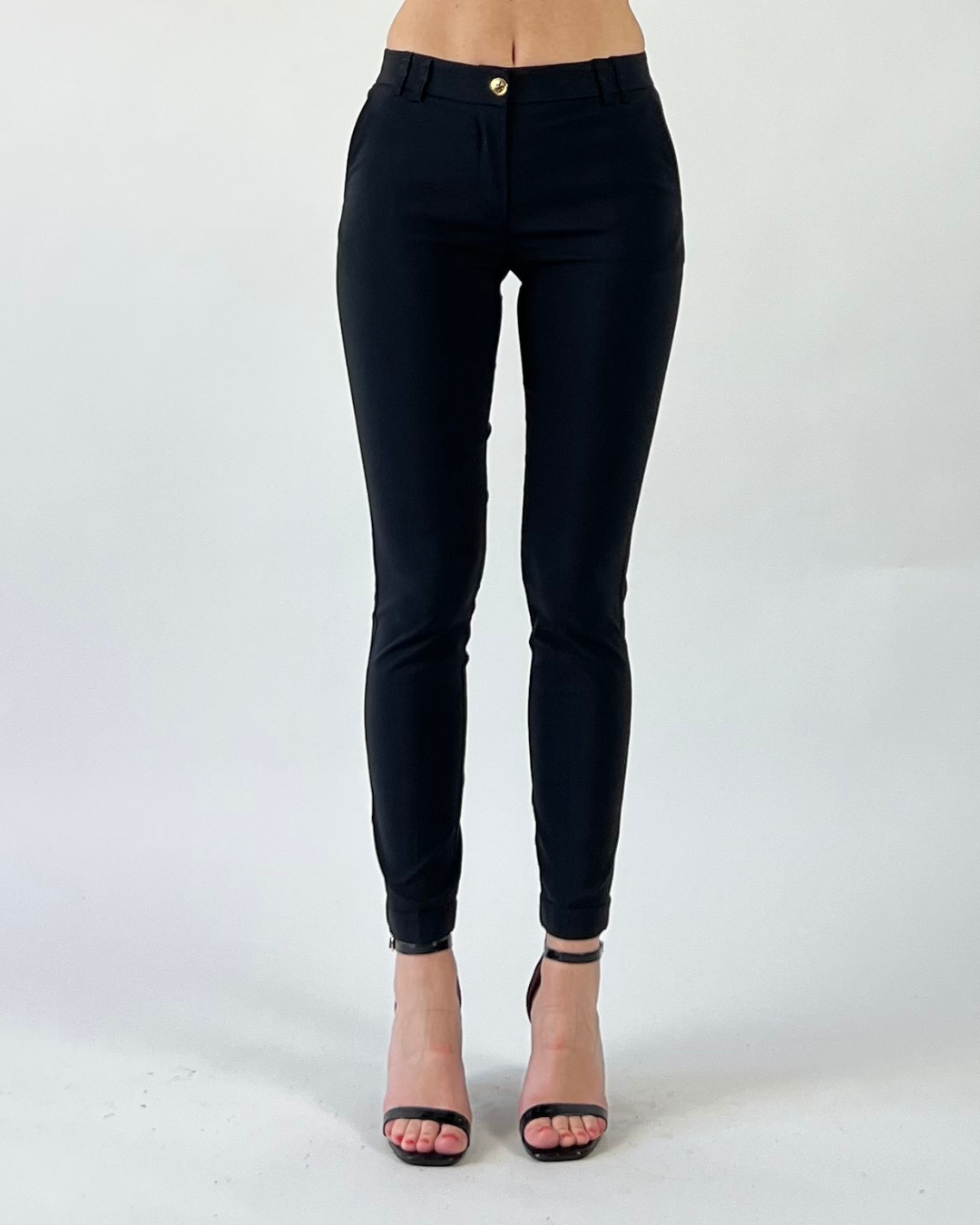 PANTALONE SKINNY TINTA UNITA CON RISVOLTO NERO